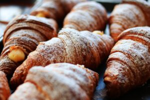 甘い物を食べる理由は何ですか？